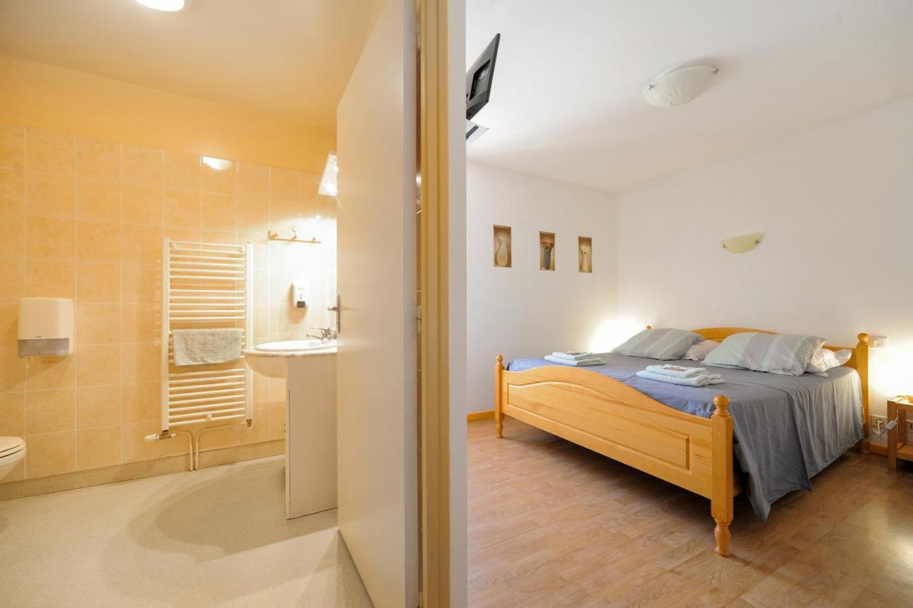 Chambres D'Hotes De L'Auberge L'Astrassadou Rézentières エクステリア 写真